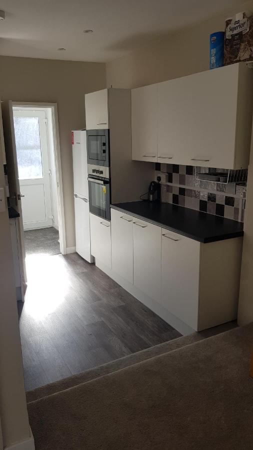 Art Studio Apartment Briton Ferry Екстериор снимка